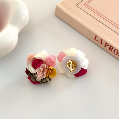 Titre généré : "Boucle Florale Rose : Boucles d'oreilles Clip Femme Romantiques" ozerozgpt