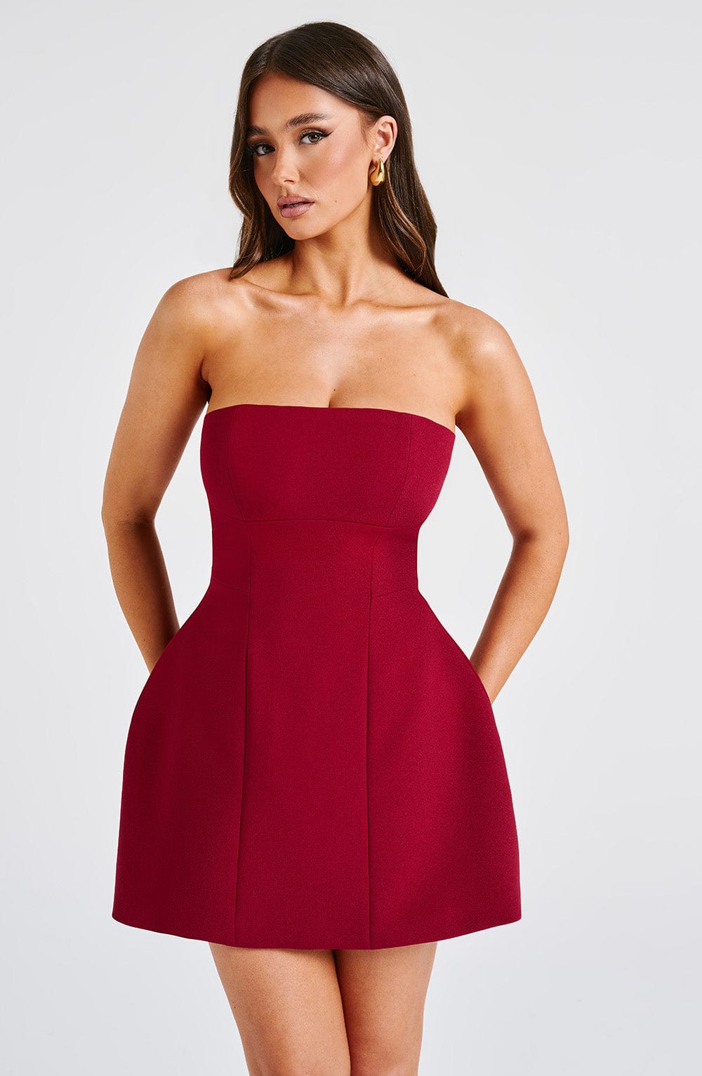 Robe rouge luxe : Élégance et Sophistication pour Toutes les Occasions ozeroz