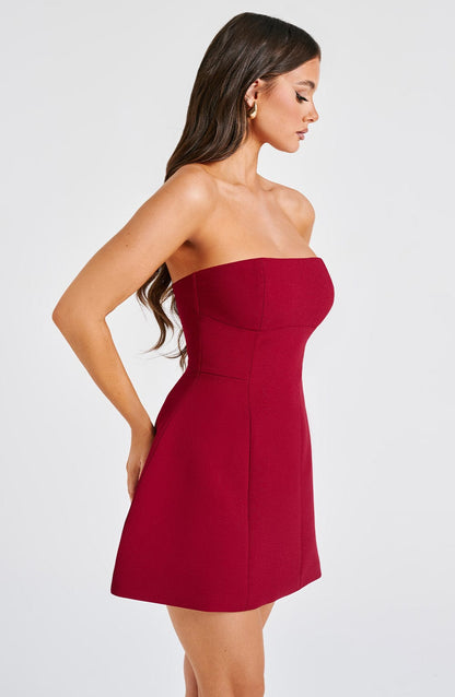 Robe rouge luxe : Élégance et Sophistication pour Toutes les Occasions ozeroz