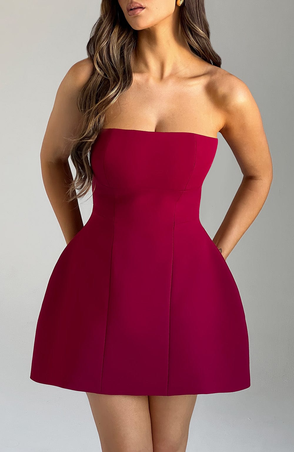 Robe rouge luxe : Élégance et Sophistication pour Toutes les Occasions ozeroz