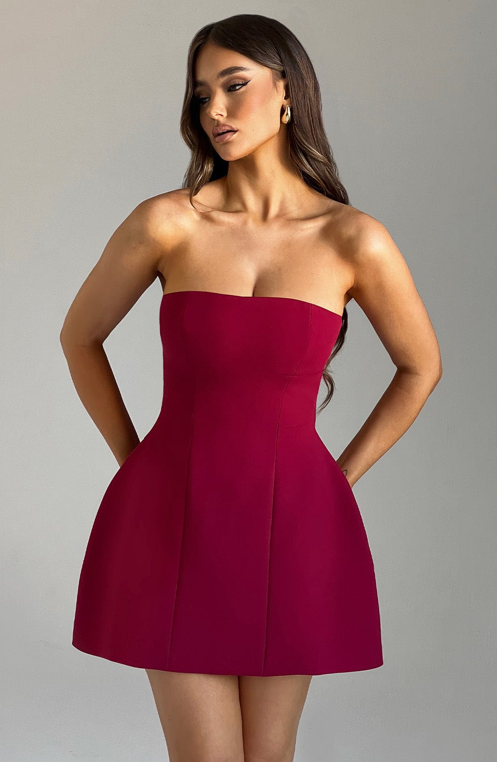 Robe rouge luxe : Élégance et Sophistication pour Toutes les Occasions ozeroz